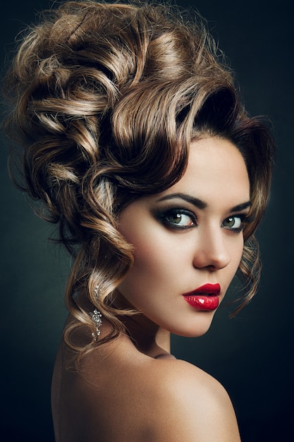 Schönheitsmodelle mit hellem Make-up