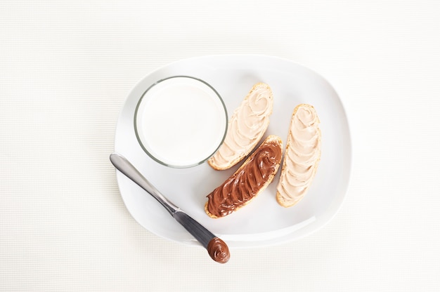 Schokolade, Brot, Sahne