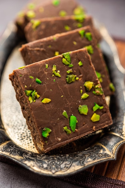 Schokoladen-Barfi- oder Choco-Burfi-Kuchen, eine Abwechslung zum indischen Dessert oder süß für Festivals