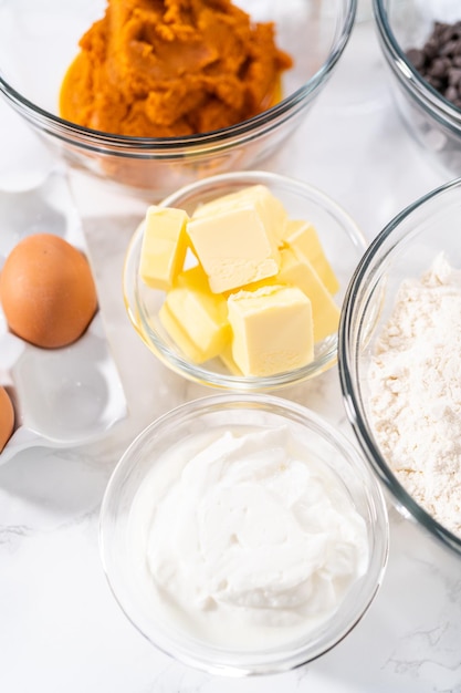 Schokoladen-Kürbis-Gugelhupf mit Toffee-Glasur