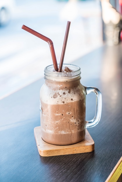 Schokoladen Smoothie (Milchshake) mit Glas