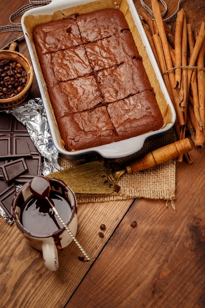 Schokoladenkuchen auf einem Backblech