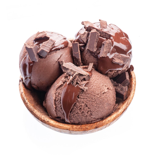 Schokoladenkugel-Eis auf Holzteller