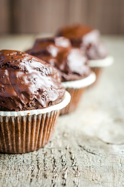 Schokoladenmuffins und Kaffee