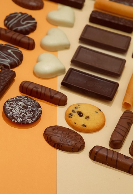 Schokoladenplätzchen mischen Hintergrund Süßigkeiten Choco Liebhaber Design Minimale Kunst Feiertage Zeit Winter Weihnachten Feier Tapete