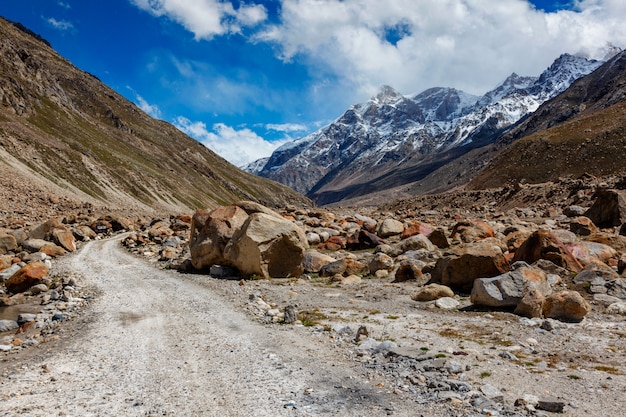 Schotterstraße im Himalaya