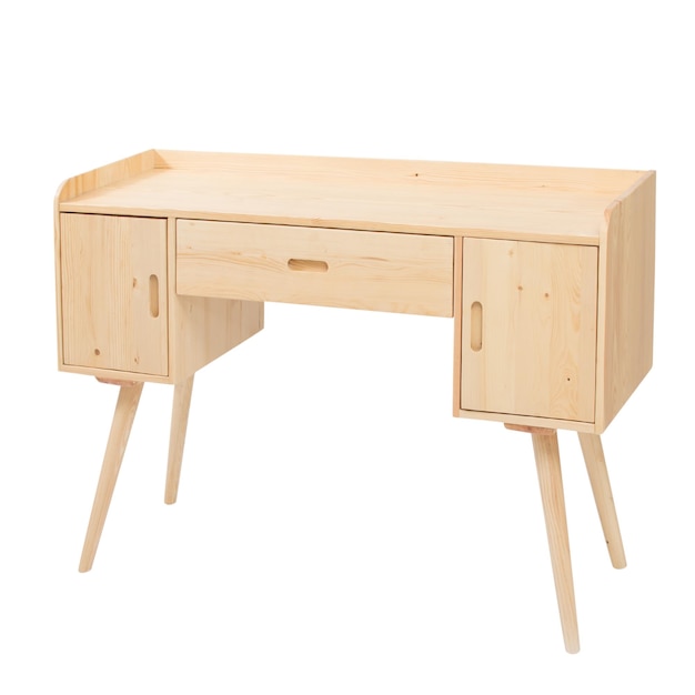 Schreibtisch aus Holz mit drei Schreibtisch selbst isoliert auf weißem Hintergrund