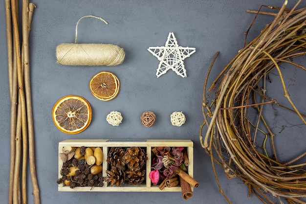 Schritt 1. Fichte mit eigenen Händen. Weihnachtsdeko im Öko-Stil - Materialien zum Gestalten eines festlichen Weihnachtsbaums.