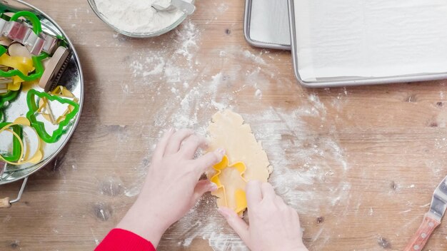 Schritt für Schritt. Backen in der Weihnachtszeit. Zuckerkekse zu Weihnachten backen.