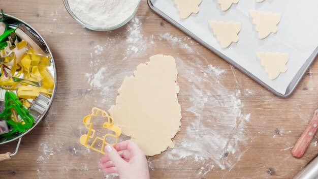 Schritt für Schritt. Backen in der Weihnachtszeit. Zuckerkekse zu Weihnachten backen.