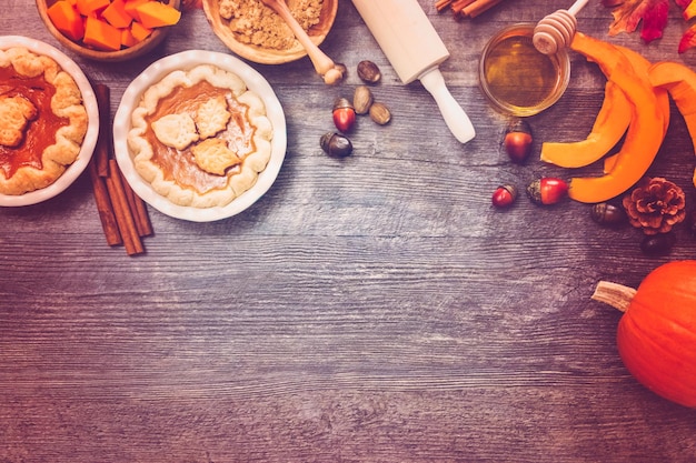 Schritt für Schritt. Backen Sie hausgemachten Mini-Kürbiskuchen für das Thanksgiving-Dinner.