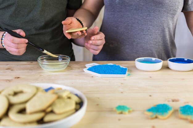 Schritt für Schritt. Herstellung hausgemachter glutenfreier Chanukka-Kekse mit Zucker.