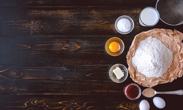 Schritt für Schritt Herstellung von Erdbeerkuchen