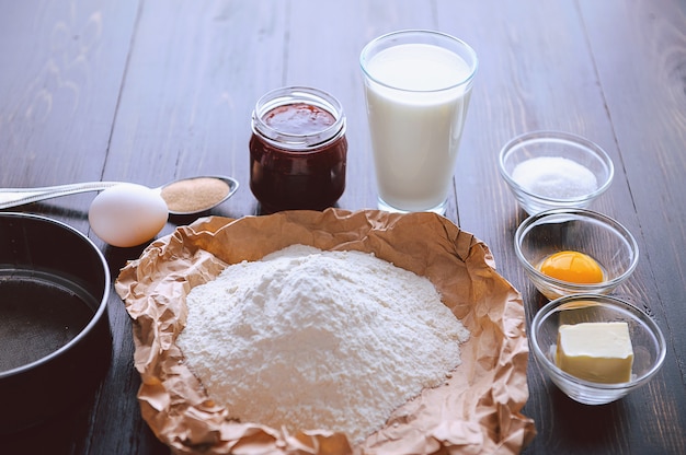 Schritt für Schritt Herstellung von Erdbeerkuchen