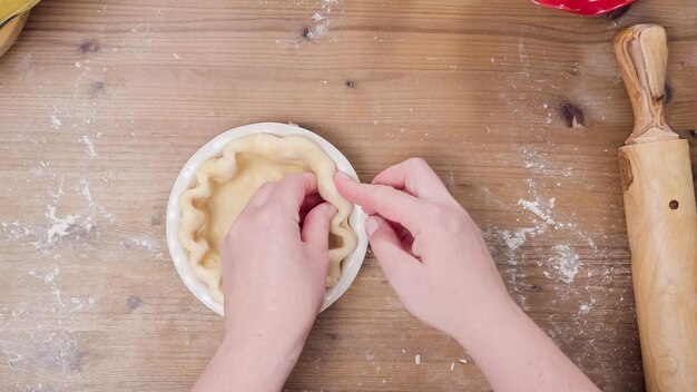 Schritt für Schritt. Kuchenkruste von Grund auf herstellen, um Kürbiskuchen zu backen.