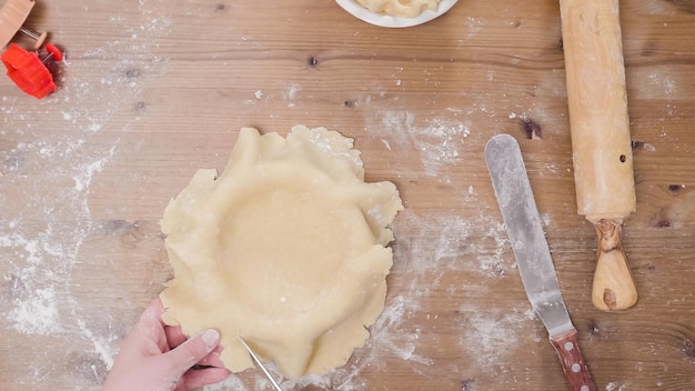 Foto schritt für schritt. kuchenkruste von grund auf herstellen, um kürbiskuchen zu backen.