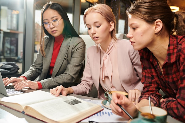 Schüler bekommen Wissen