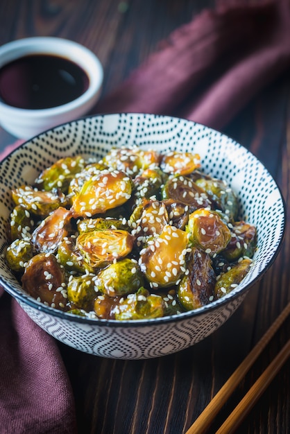 Schüssel geröstete Teriyaki Brüssel