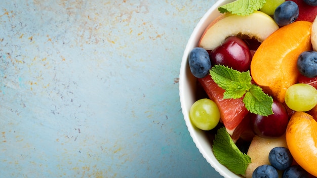 Schüssel gesunder frischer Obstsalat.