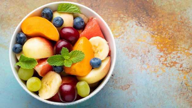 Schüssel gesunder frischer Obstsalat.