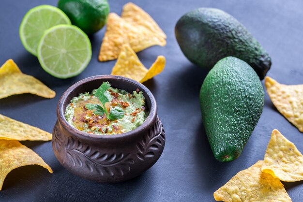 Schüssel Guacamole Hummus