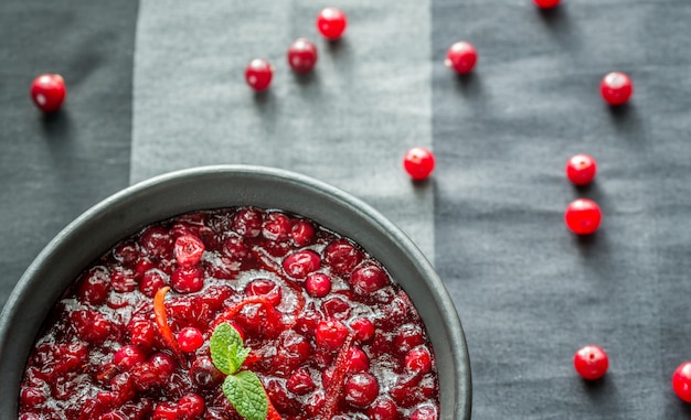 Schüssel hausgemachte Cranberry-Sauce