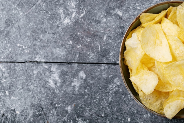 Schüssel hausgemachte Kartoffelchips