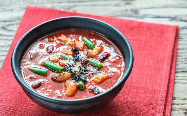 Schüssel Minestrone-Suppe