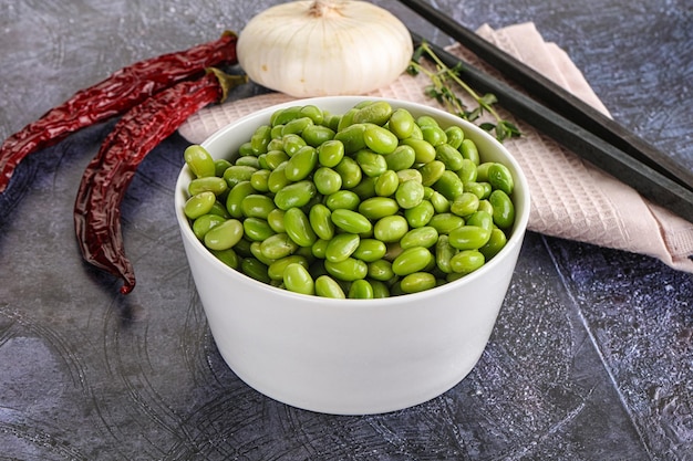 Schüssel mit köstlichen Edamame-Bohnen