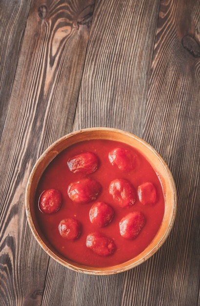 Foto schüssel tomatenkonserven