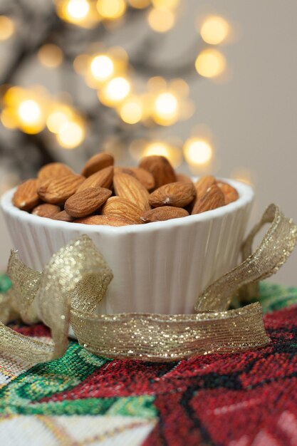 Schüssel voller Mandeln Weihnachtszeit