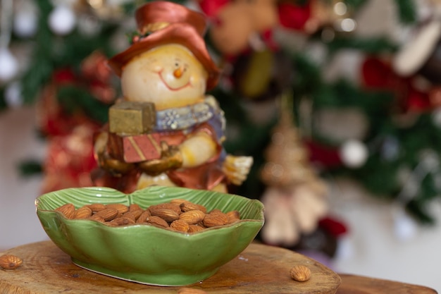 Schüssel voller Mandeln Weihnachtszeit