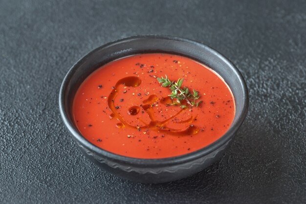 Schüssel würzige Tomatensuppe