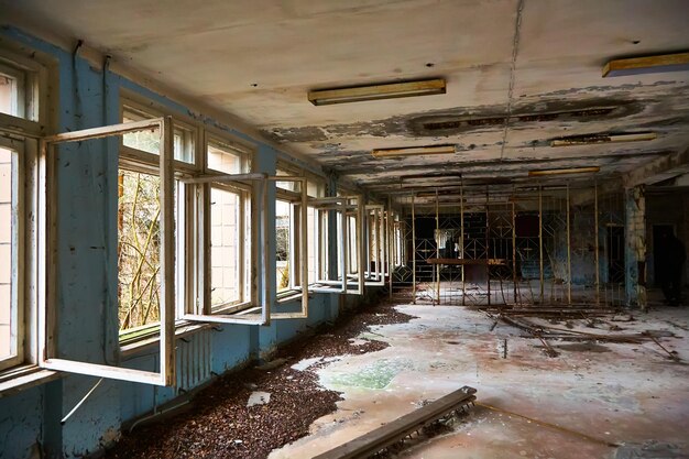 Schulgelände in der Stadt Pripyat in der Ukraine Leere Feuchtigkeit Sperrzone Nukleare Gefahr Geisterstadt Pripyat Lost place Ukraine CCCP Chernobyl zone