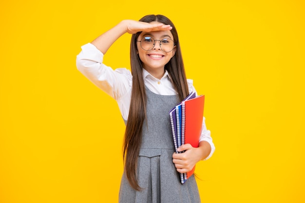 Schulkind mit Buch Lernen und Bildung