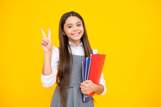 Schulkind mit Buch Lernen und Bildung