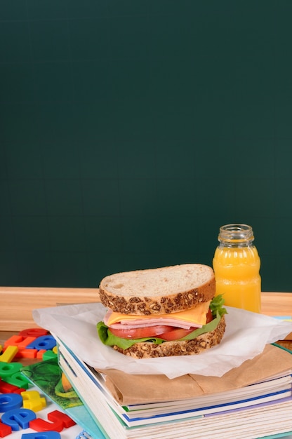 Schulmittagessen mit Tafel