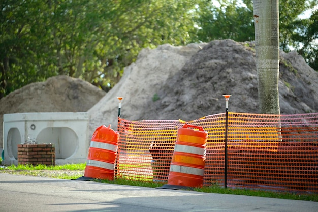 Schutzbarriere auf einer Industriebaustelle Sicherheitsnetzzaun für Fußgänger