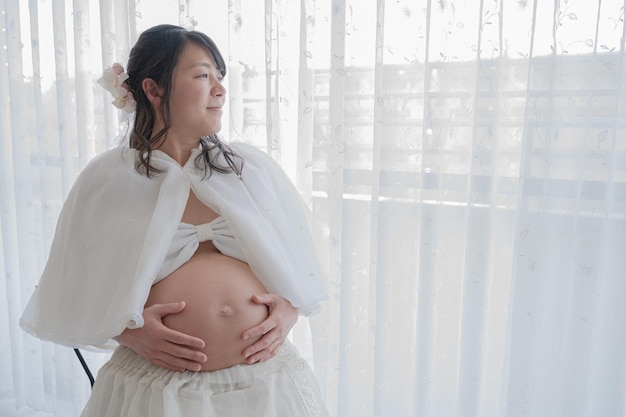 Schwangerschaftsfoto mit heller Atmosphäre