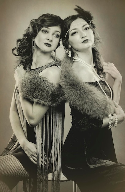Foto schwarz-weiß-fotografie von schönen frauen im stil der 20er oder 30er jahre