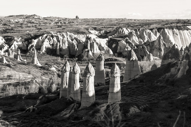 Schwarz-Weiß-Liebestal im Dorf Göreme in der Region Kappadokien in der Türkei