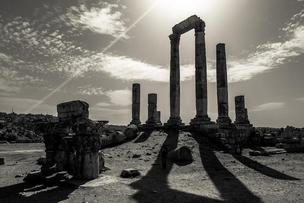 Schwarz-Weiß-Tempel des Herkules des Komplexes der Zitadelle von AmmanAmman Jordan