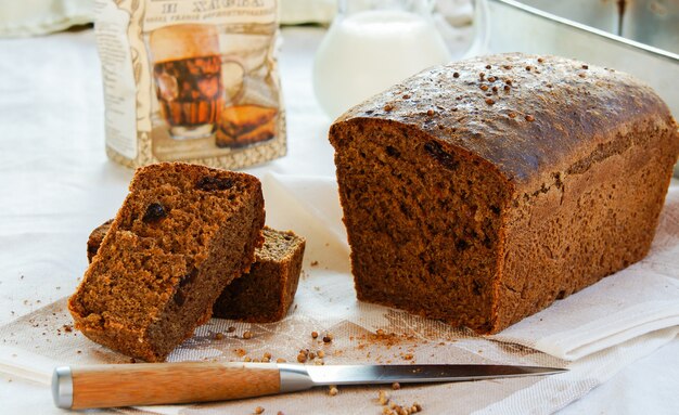 Schwarzbrot, Roggen hausgemacht mit Koriander