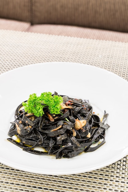 Schwarze Aglio Olio Pasta