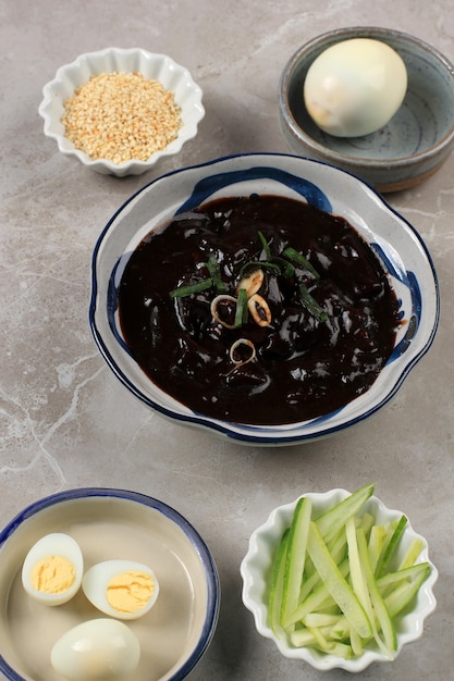 Schwarze Bohnensauce für Jajangmyeon Korean Noddle mit chinesischem Einfluss