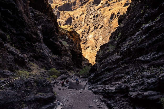 Schwarze gefrorene Lava des Vulkans hautnah. Teneriffa