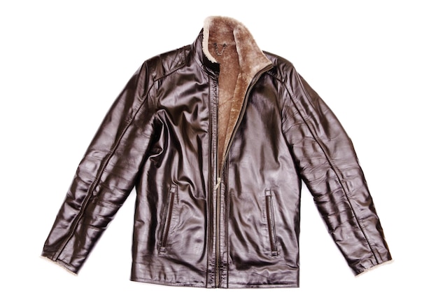 Schwarze Lederjacke auf weißem Hintergrund