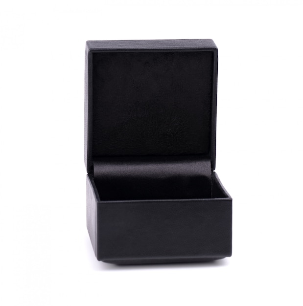 Schwarze Schmuckschatulle isoliert. Schwarze Lederbox. Offene schwarze Geschenkbox isoliert.