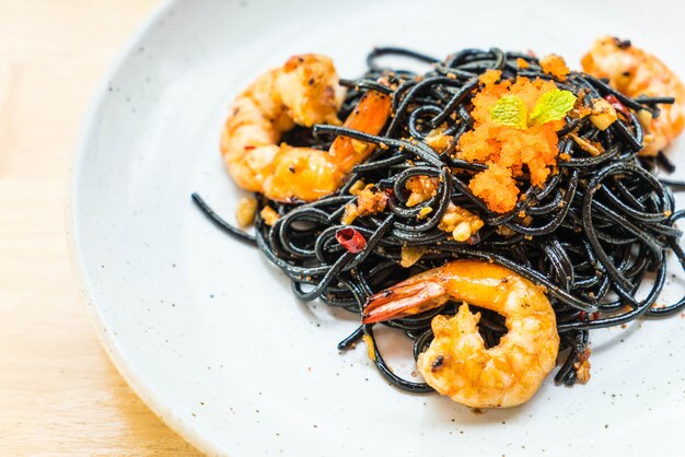 schwarze Spaghetti mit Garnelen