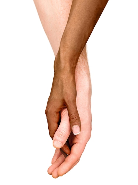 Schwarze weibliche Hand und männliche weiße Hand, die Hände lokalisierten weißen Hintergrund halten